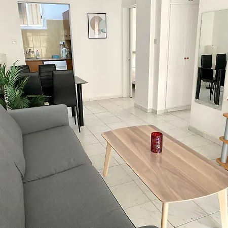 Kontheo Elli Ground Apt 2 Near The Beach * ラルナカ